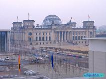 Aussicht von der Terrasse zum Ehrenhof aufs Reichstagsgebäude