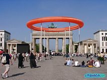 am Pariser Platz auf dem Weg zum Abschlussgottesdienst