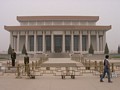 Mausoleum von Mao Zedong - während der Öffnungszeiten stehen hier noch immer zahlreiche Chinesen bis zu 3 Stunden an.