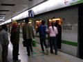 Nun aber schnell rein in den Zug. - hektischer Trubel wie überall