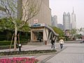 Eingang zur Station 'Lu Jia Zui' direkt am Oriental Pearl Tower